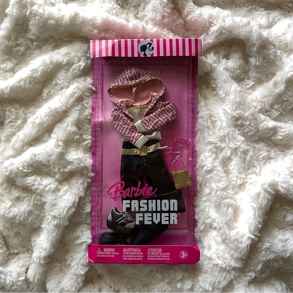 Barbie Fashion Fever clothing accessories